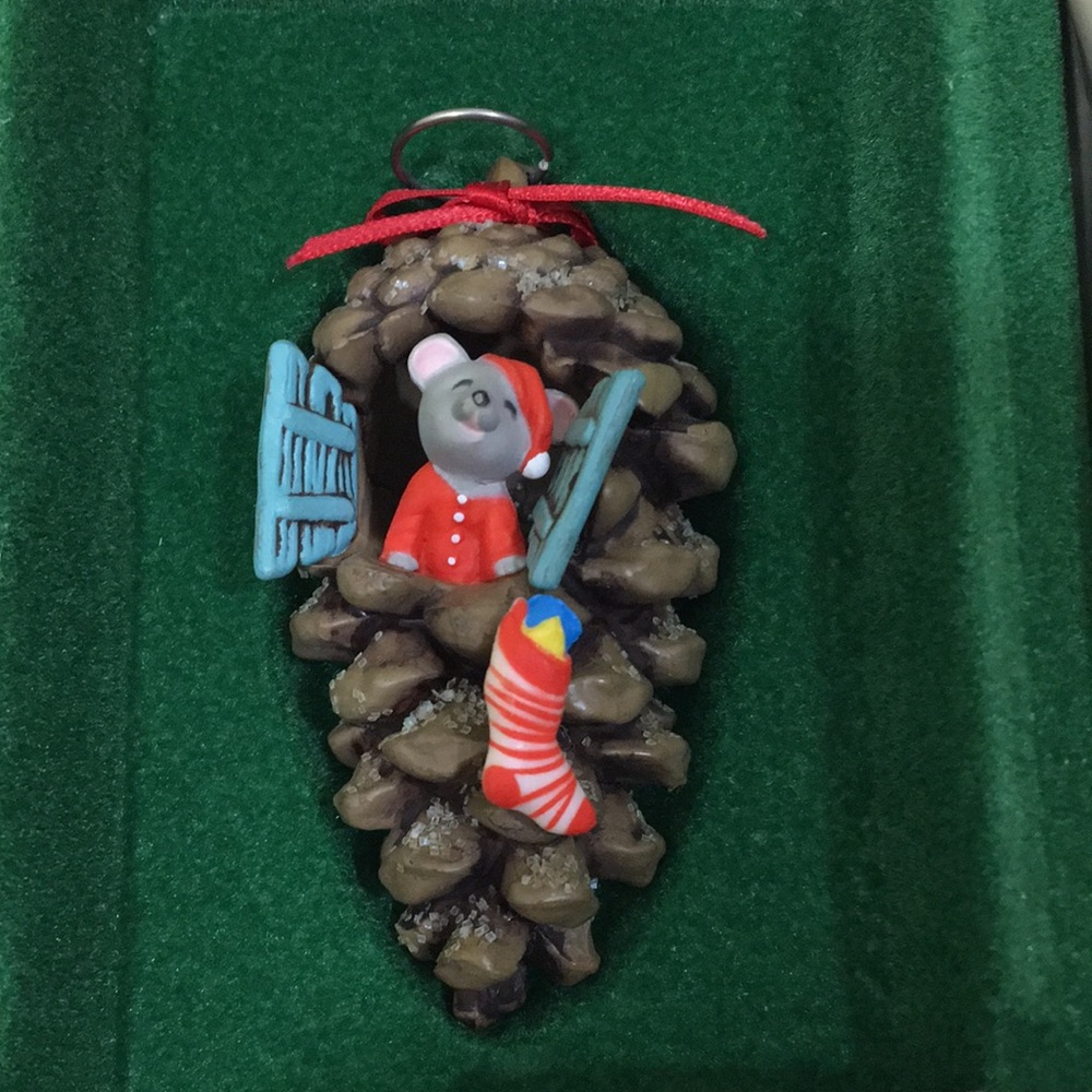Vintage 1982 Pinecone Home Hallmark Keepsake Ornament Mouse in Pinecone
